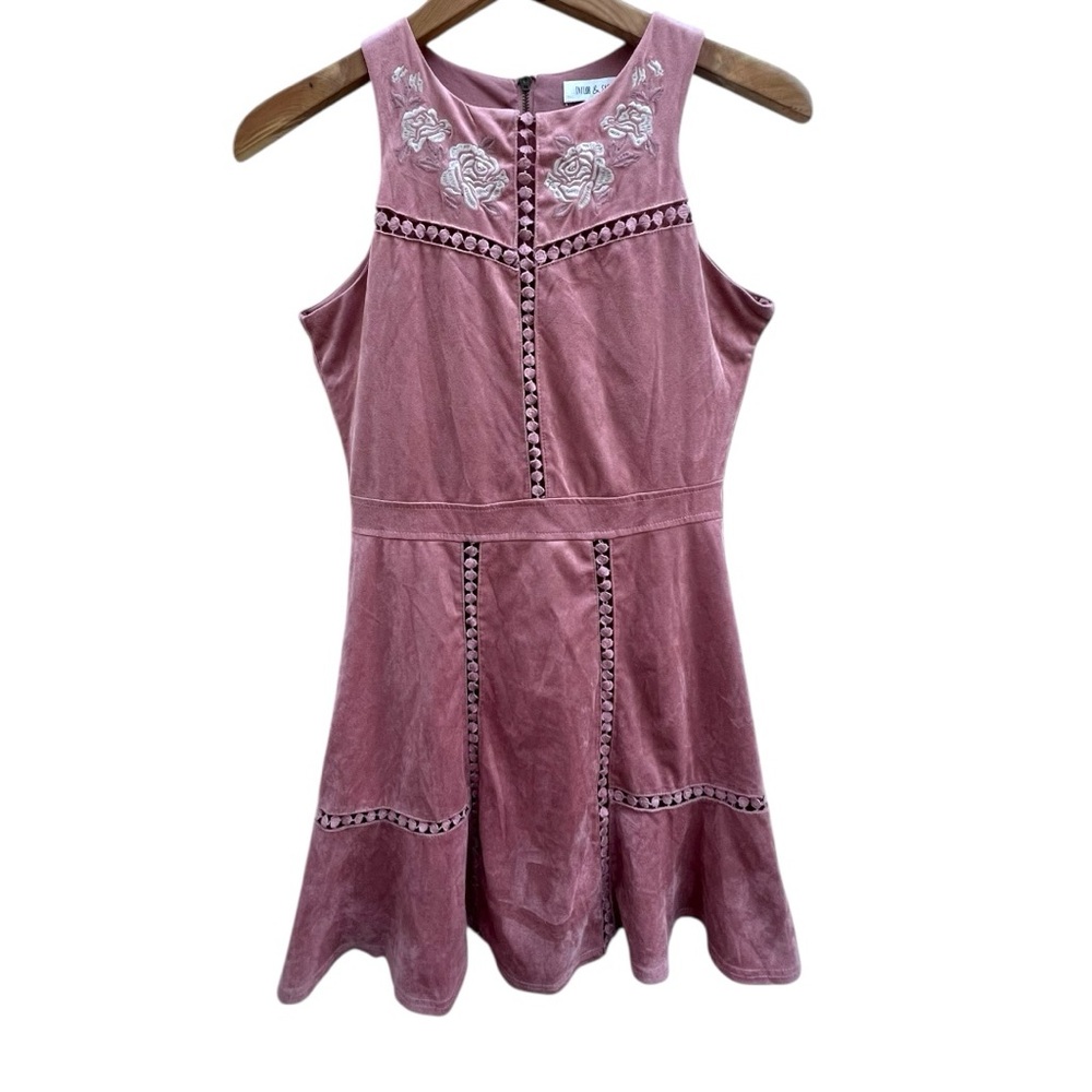 Taylor & Sage Blush Pink Embroidered Suede Dress Size Medium‎ Midi Boho Dress